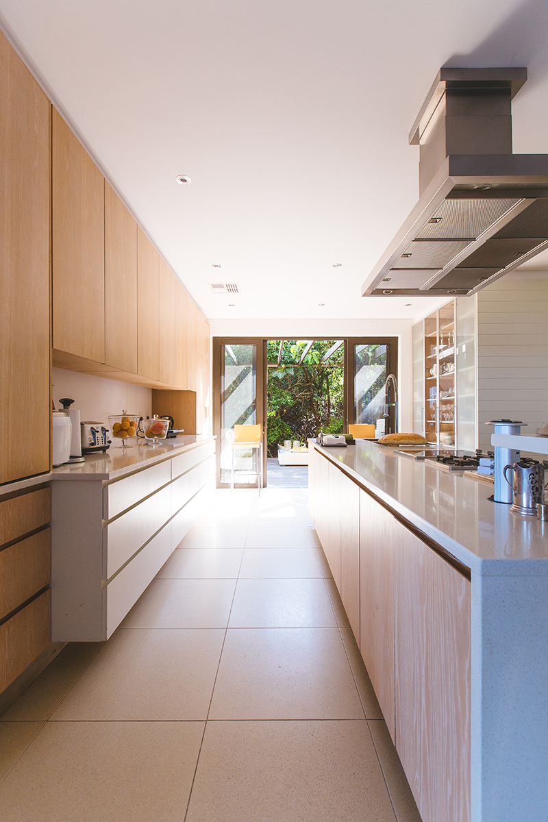 Clean Lines in this Modern Kitchen Clean Lines in this Modern Kitchen